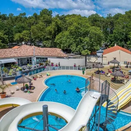 4 Etoiles - Piscine - Efbdec